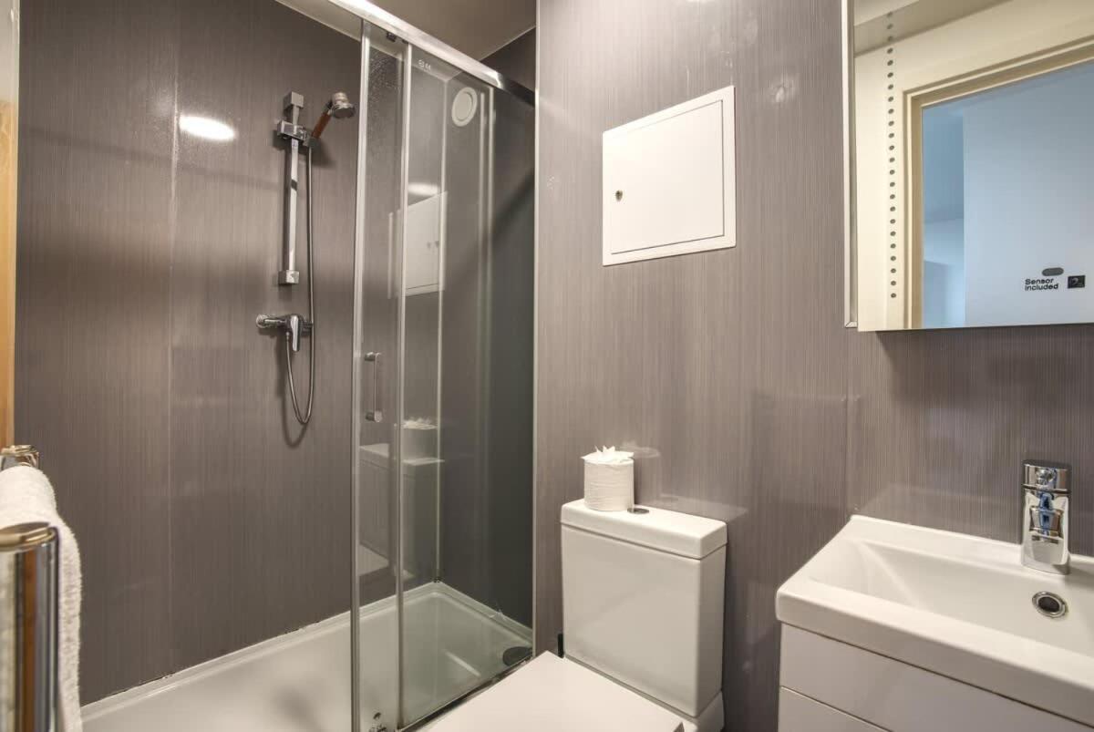 2Br City Centre Apt, Self Check In, Wifi, By Derbnb Шефилд Экстерьер фото
