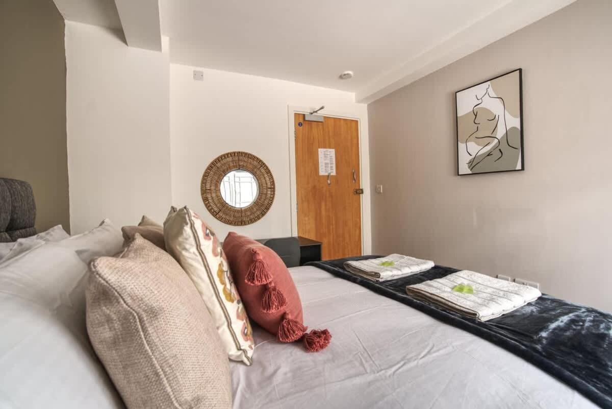 2Br City Centre Apt, Self Check In, Wifi, By Derbnb Шефилд Экстерьер фото