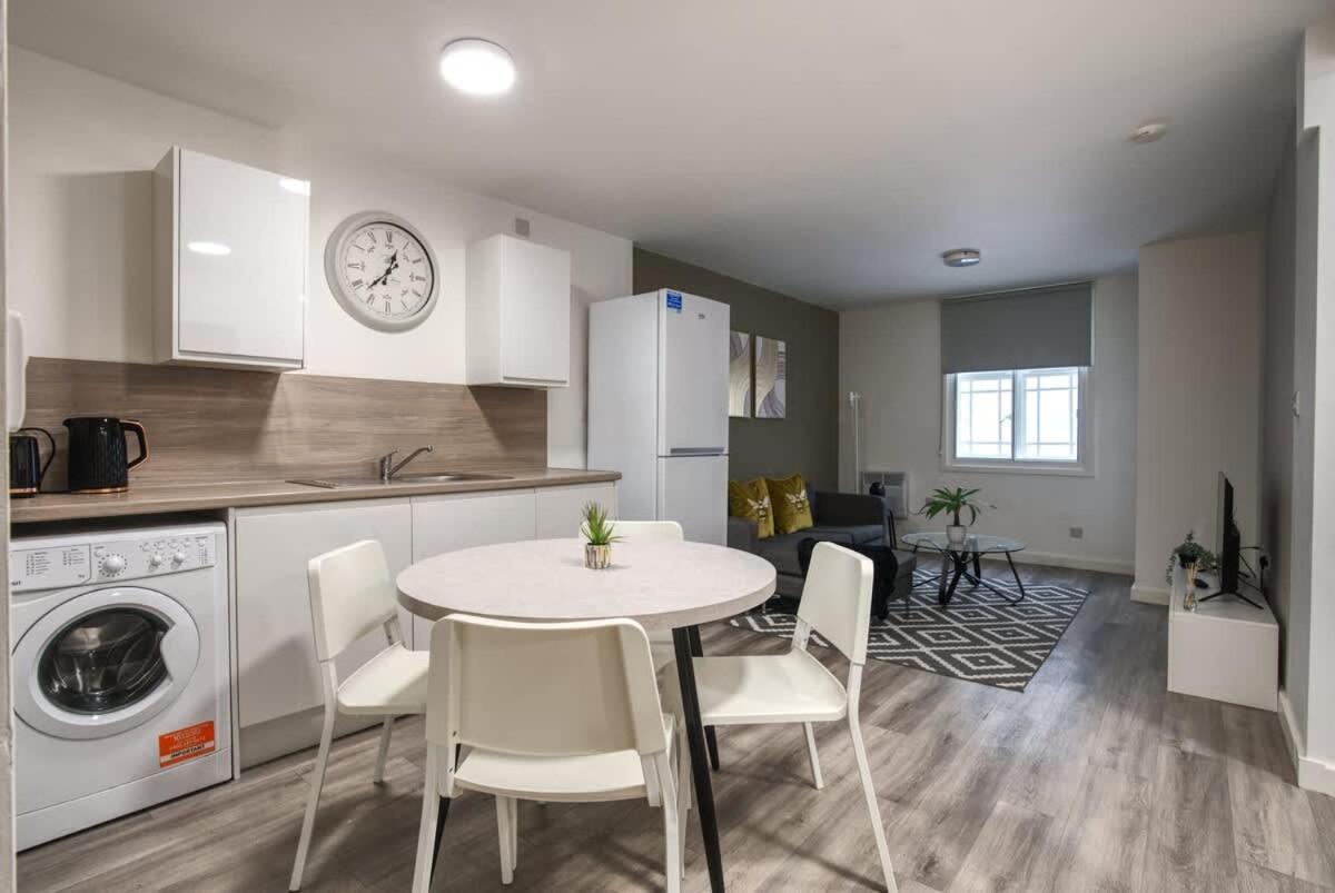 2Br City Centre Apt, Self Check In, Wifi, By Derbnb Шефилд Экстерьер фото